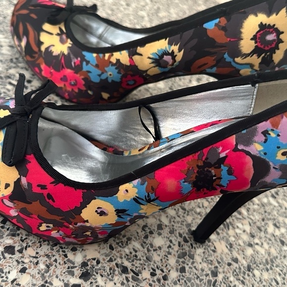 - Floral mixed Pattern detail high heels size 7 used hot tin roof ladies - Picture 4 of 16